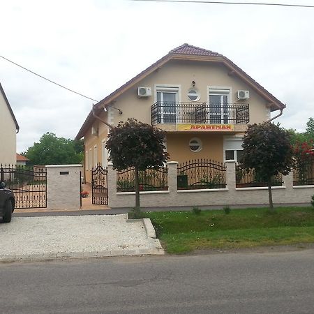 Marinica Apartman Hajdúszoboszló Εξωτερικό φωτογραφία