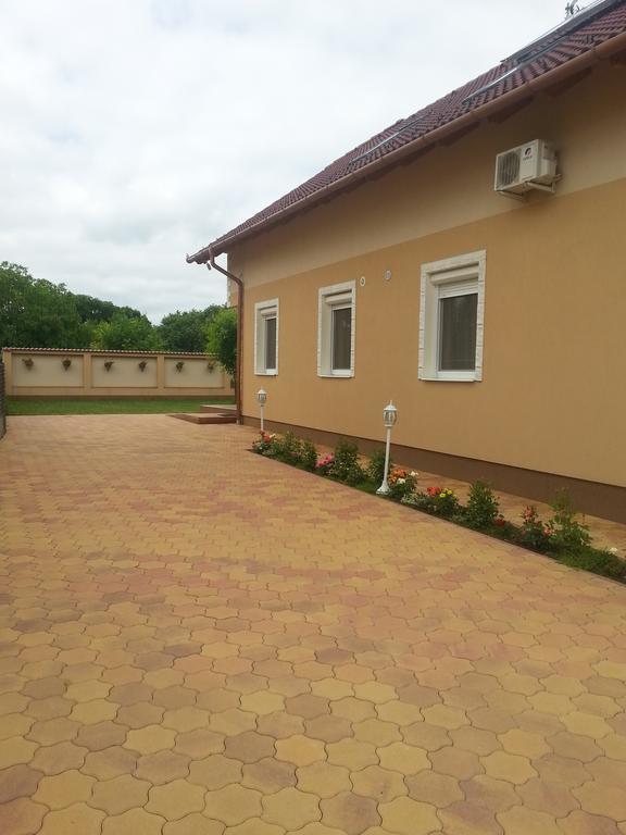Marinica Apartman Hajdúszoboszló Εξωτερικό φωτογραφία